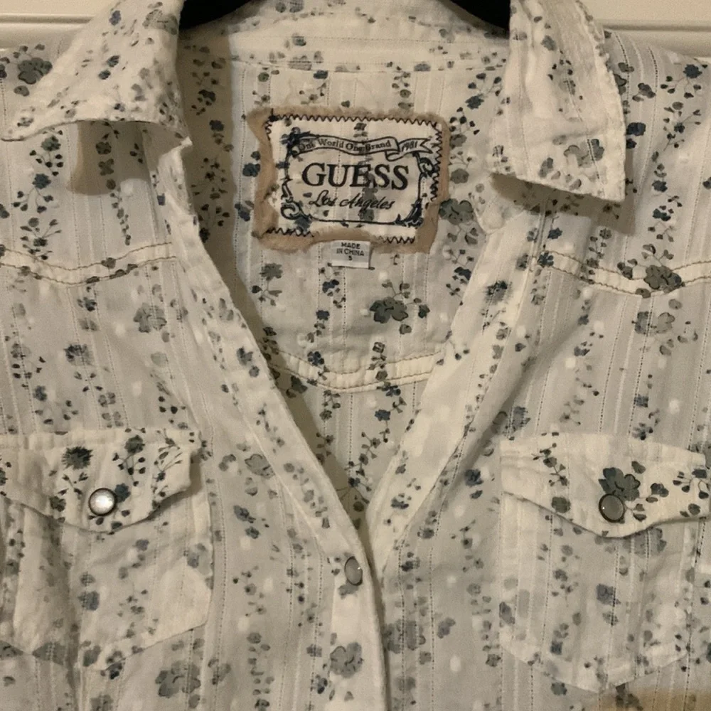 Cute white with flowers button down shirt great for spring and summer. - Picture 3 of 4